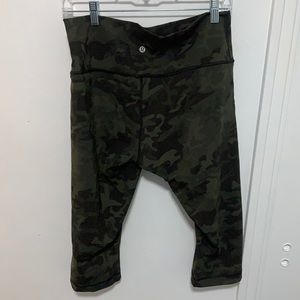 Lululemon Wunder Under 1/2 tight Camo Grn Sz 12